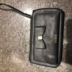 guess wristlet